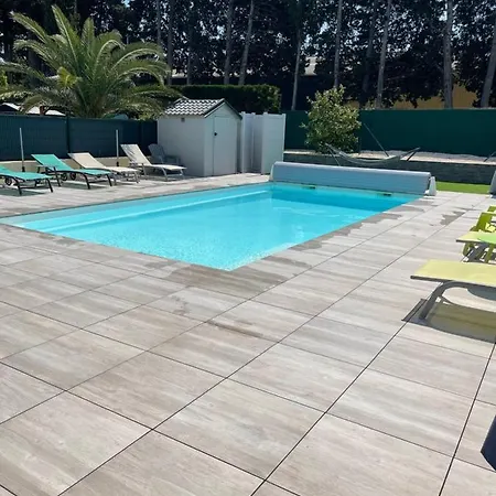 Holiday home Maison 8-10 Pers Avec Piscine Aux Portes De St Aygulf